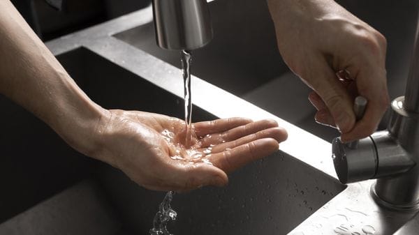 Bollette dell’acqua all’insù: per i lodigiani in arrivo rincari a dicembre e poi a gennaio