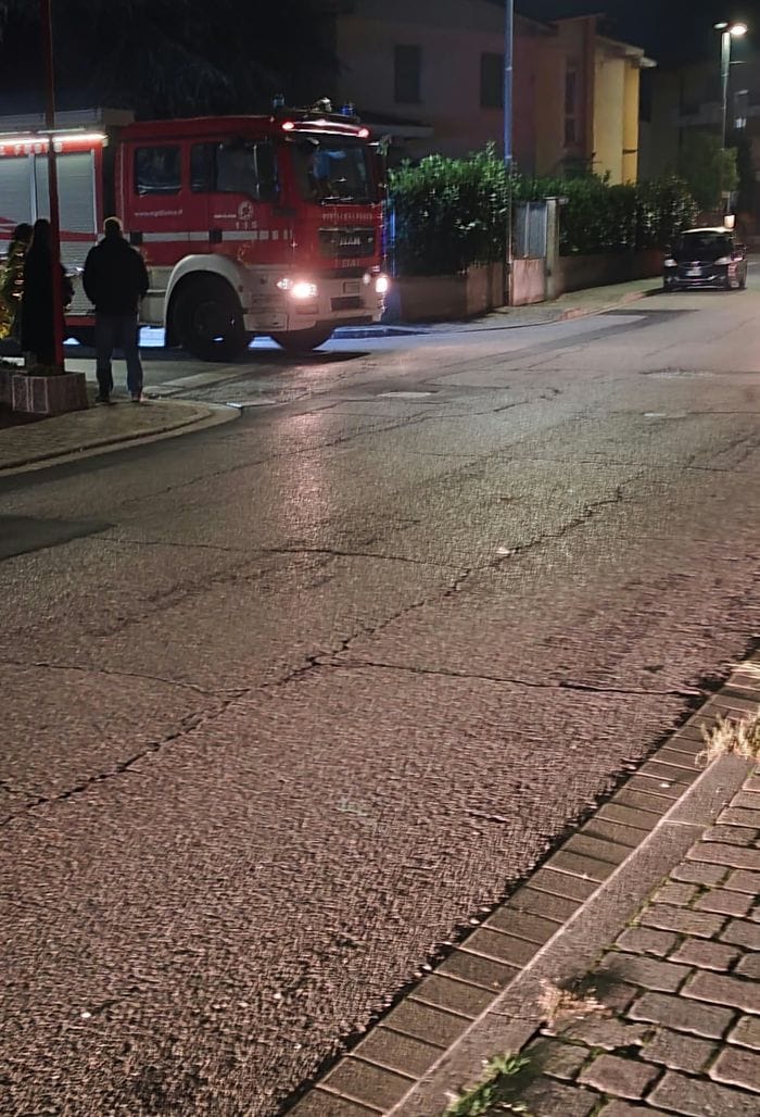 Incendio in un appartamento a Sant’Angelo, donna in ospedale