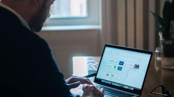 Al Broletto siglati 40 accordi per il lavoro in smartworking