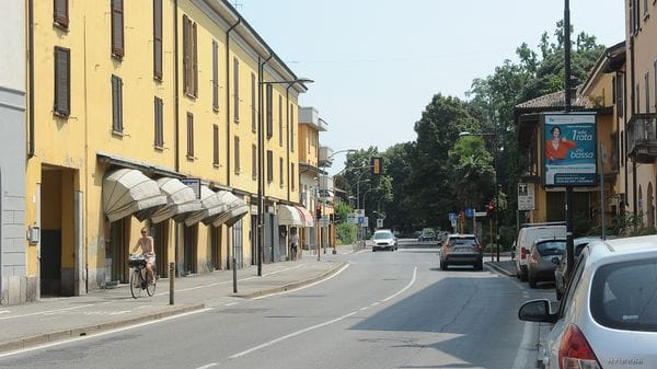 Ciclista investita a Lodi, 52enne soccorsa in corso Mazzini
