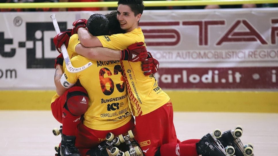 Hockey, domenica l’Amatori inizia il suo 50esimo campionato di Serie A1 GIOVEDÌ 29 OTTOBRE UNO SPECIALE DI 8 PAGINE CON LA FOTO-POSTER
