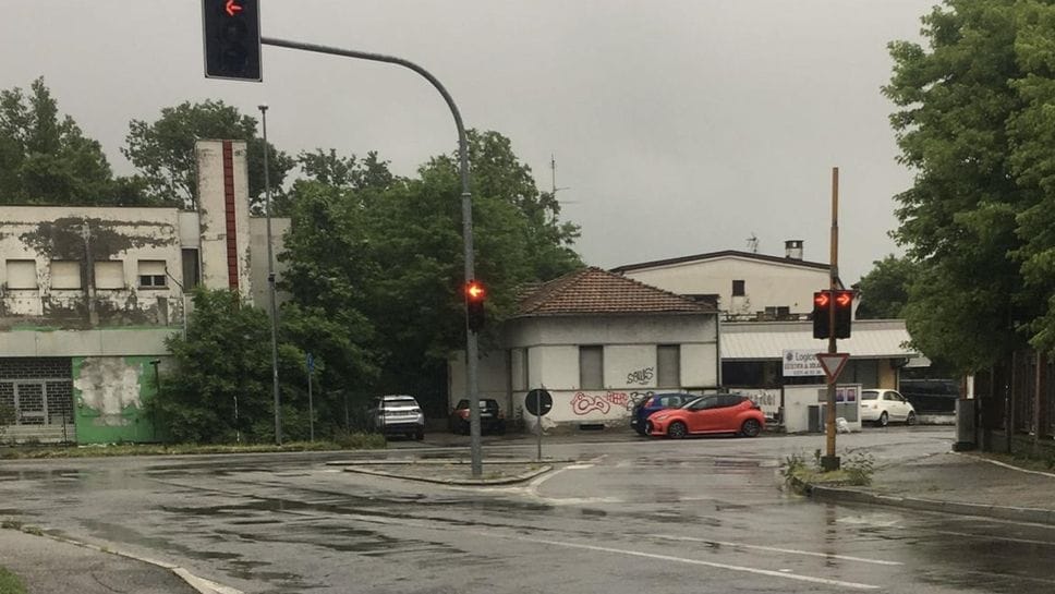 Il caso dei telecomandi impazziti, “giallo” irrisolto in viale Milano