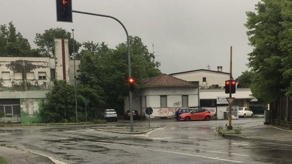 Il caso dei telecomandi impazziti, “giallo” irrisolto in viale Milano