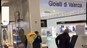 Assalto in un negozio Gioielli Valenza nel Pavese, una rapina fotocopia di quella di Sant’Angelo IL VIDEO