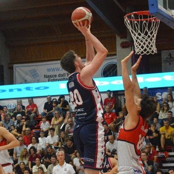 Basket Serie B Nazionale - Assigeco, Lorenzo Vanin dovrà fermarsi a causa di un serio infortunio al ginocchio destro