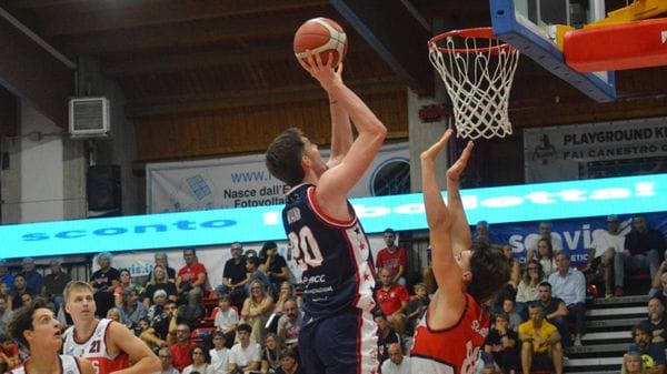 Basket Serie B Nazionale - Assigeco, Lorenzo Vanin dovrà fermarsi a causa di un serio infortunio al ginocchio destro