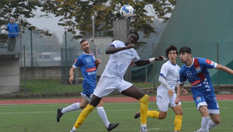 Calcio Eccellenza - Il verdetto del giudice sportivo dopo gli insulti razzisti: due giornate di squalifica a Faye del Codogno e ammenda al Carpenedolo BSV Garda 