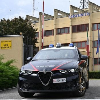 Lodi, badante trova un telefonino e improvvisa un’estorsione: arrestata 