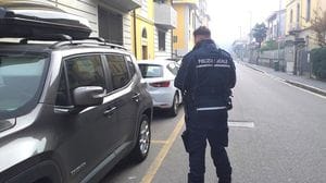 Melegnano - Raffica di multe su sosta selvaggia e guida con il cellulare