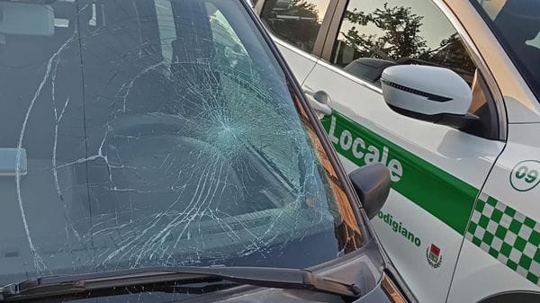 Un 13enne in bici investito da un’auto a Tavazzano, dopo i soccorsi è stato trasportato in codice giallo a Milano