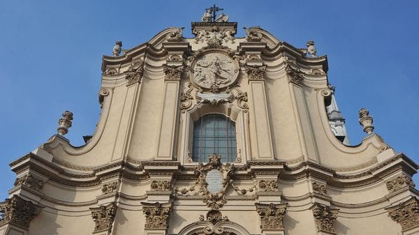 La maestosa chiesa della Maddalena e l’inconfondibile segno del barocco