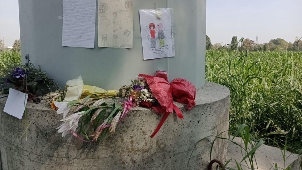 L’addio al 15enne morto sul traliccio: «Lui era così, difficile ma incredibilmente straordinario»