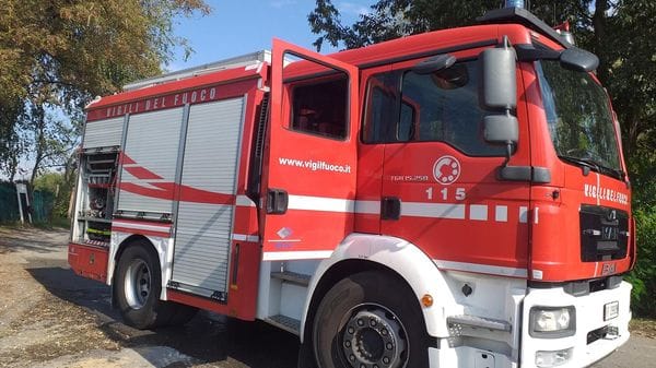 Baracca in fiamme tra Melegnano e San Giuliano, intervengono i vigili del fuoco