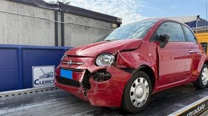 Perde il controllo dell’auto, 28enne si schianta contro un muro a Vizzolo