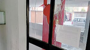 Sant’Angelo, colpi di mattoni su una vetrata: raid vandalico alle case Gescal