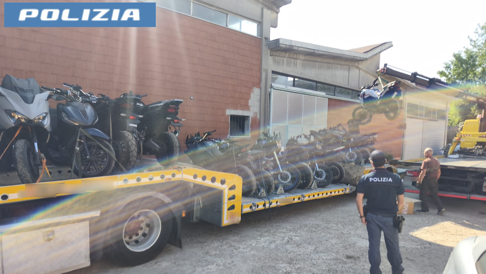 Trovato il capannone dei motocicli rubati, tre denunciati a piede libero