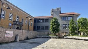 Forte odore di gas, evacuato il Calamandrei