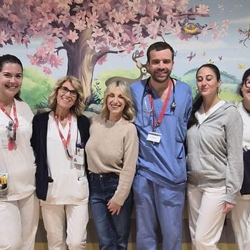 Katia Follesa in visita ai bambini del Policlinico 