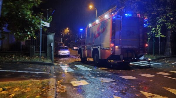 Maltempo nel Lodigiano, una raffica di interventi nella notte per i vigili del fuoco
