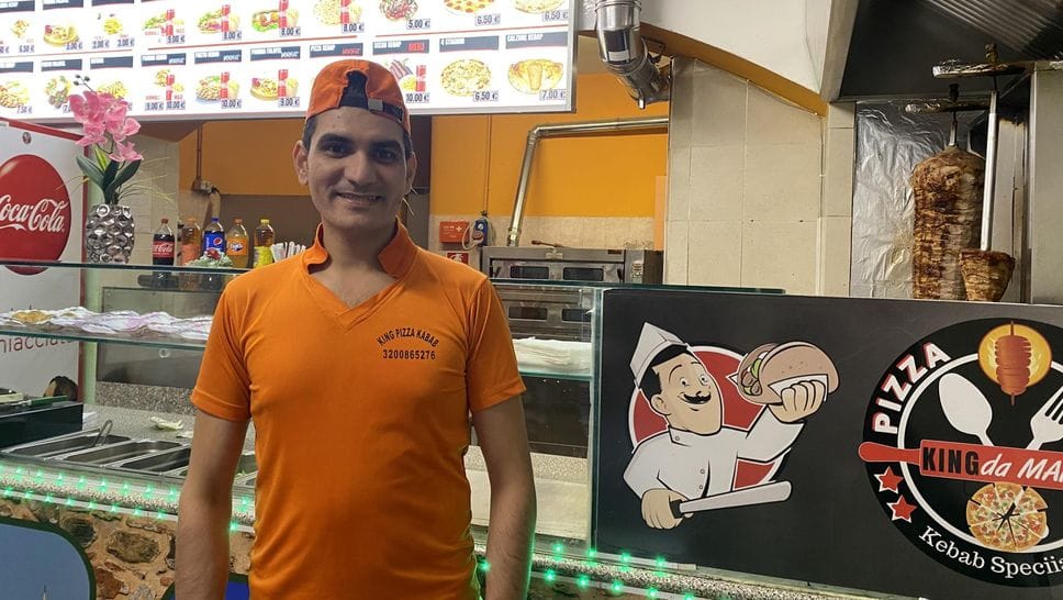 Nella foto d’archivio una attività di ristorazione etnica