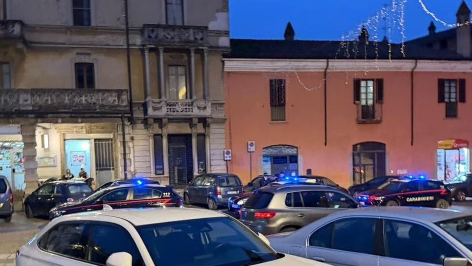 Carabinieri domenica nel tardo pomeriggio nel centro di Sant’Angelo per la ricerca dell’evaso