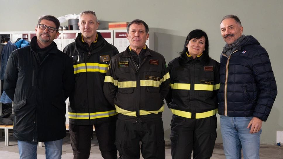 Da sinistra il vicesindaco Passerini, il capo-distaccamento Marsi, Pisati, l’ex capo-distaccamento Miccoli e il sindaco Bellomo