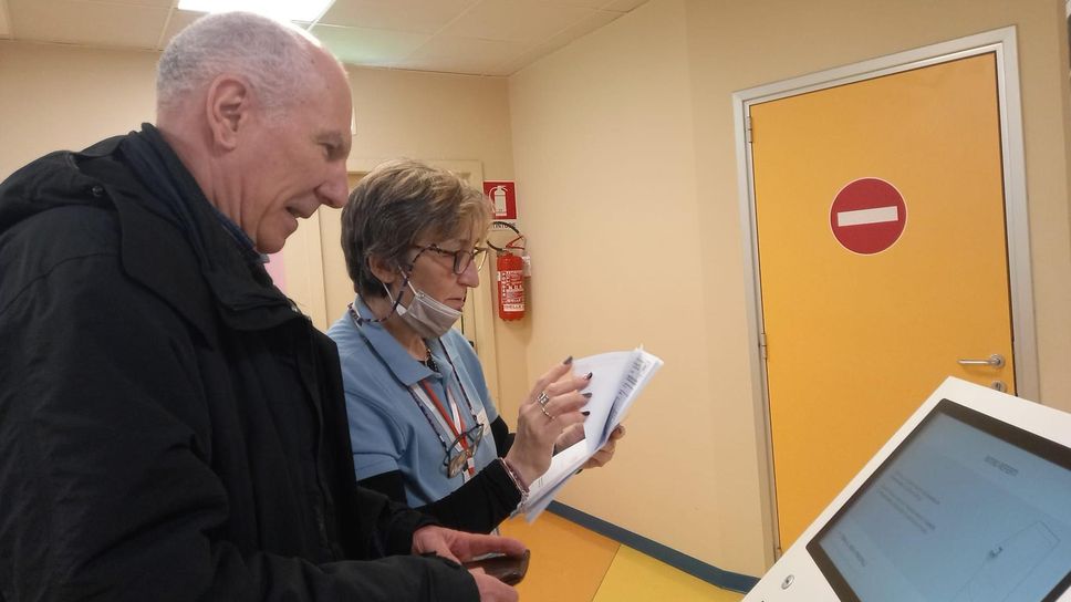 I pazienti che, con l’aiuto dell’operatrice, ritirano in autonomia gli esiti