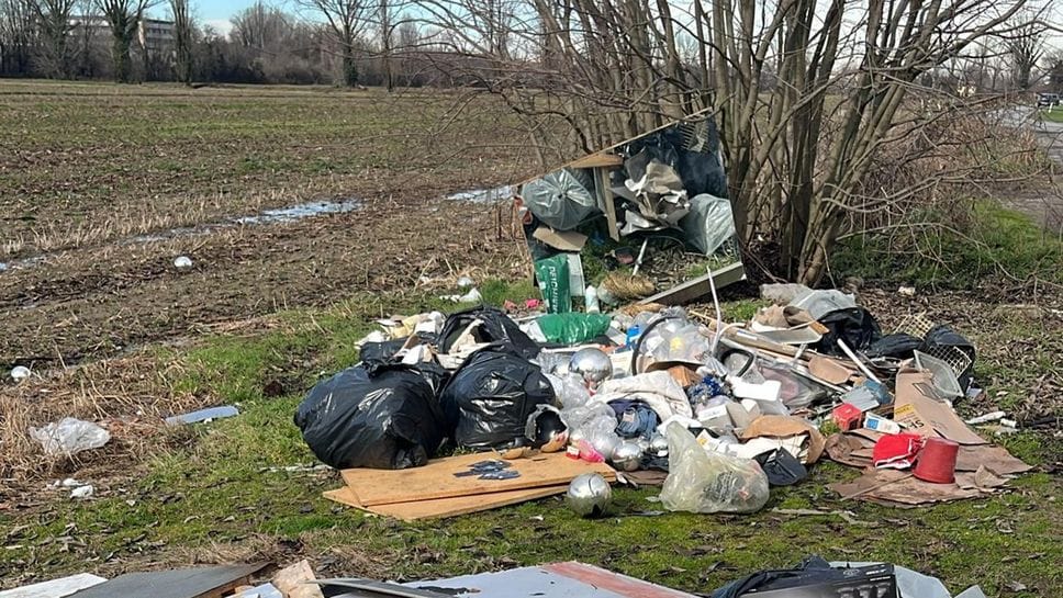 I rifiuti abbandonati a Peschiera (Cuti)
