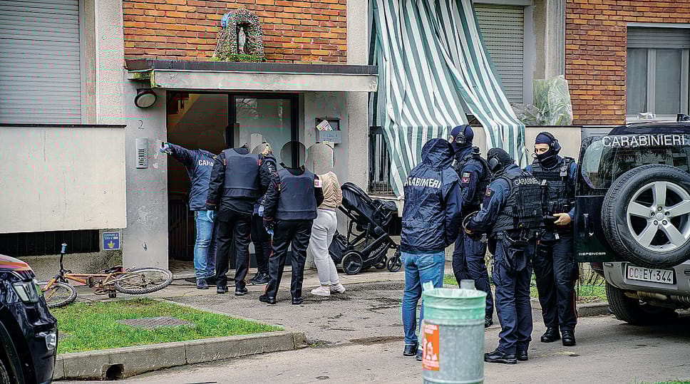 Un momento del blitz al Pilota (Ploiesteanu)