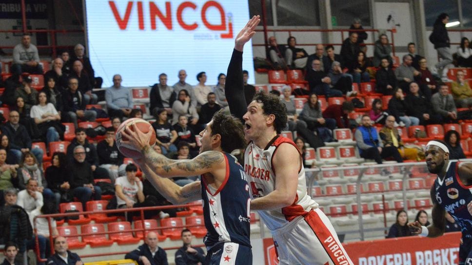 Leonardo Valesin a canestro