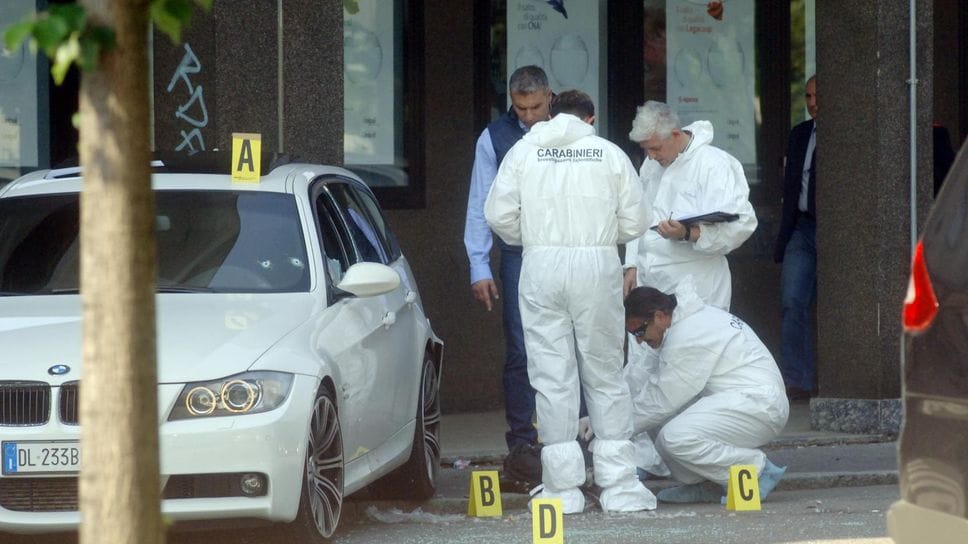 La Scientifica sul luogo del delitto nel 2012 a Vimodrone: il caso è stato poi risolto nel 2016