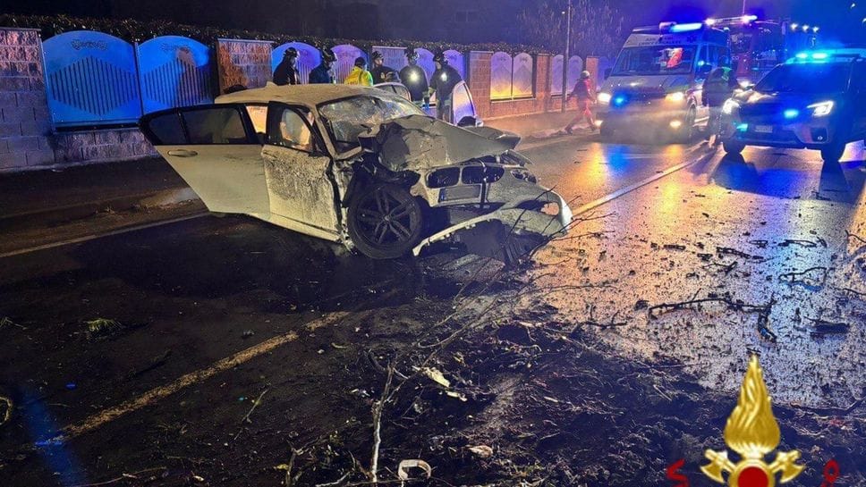 L’auto devastata sulla 234 a Casalpusterlengo