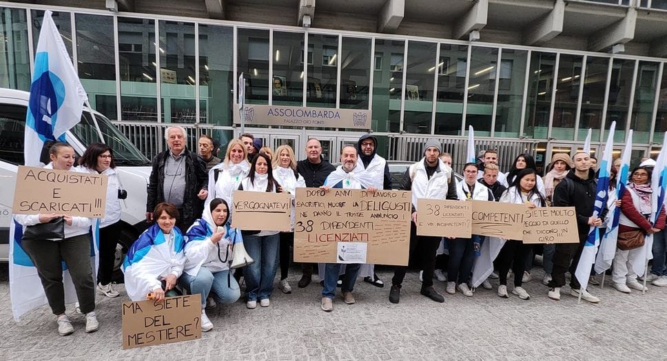 I lavoratori  in protesta(Cornalba)