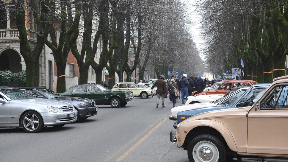 L’esposizione delle “Ruote d’epoca” La manifestazione ha animato viale Dante a Lodi