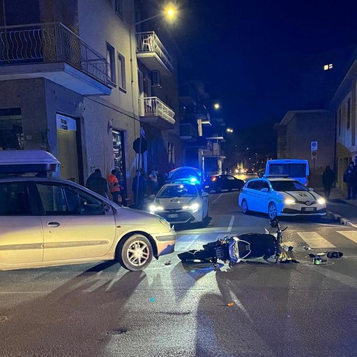 Scontro tra auto e moto: ferito un 17enne - Cronaca