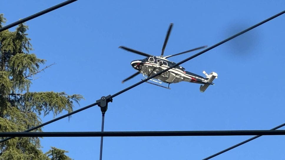 L’elicottero dei carabinieri in sorvolo