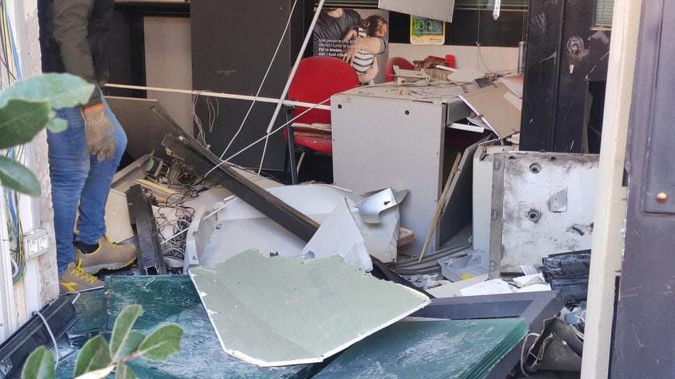 Zorlesco, i rottami del Bancomat