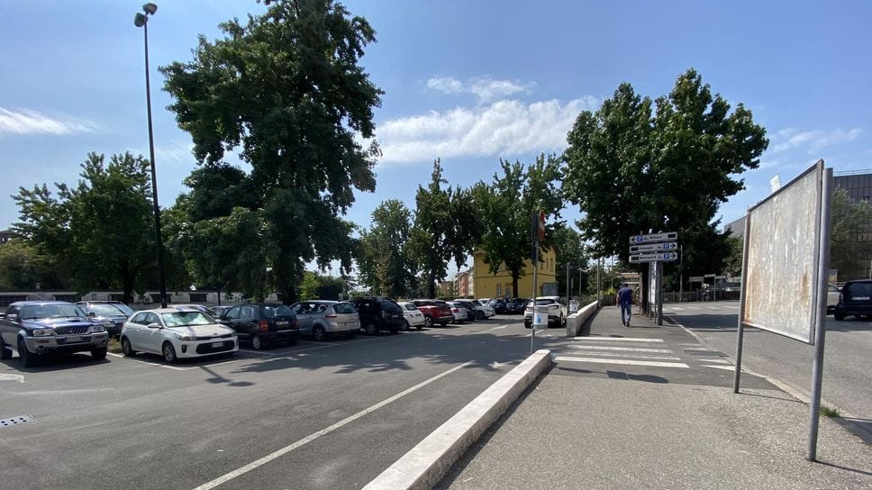 Il parcheggio di via Villani a Lodi