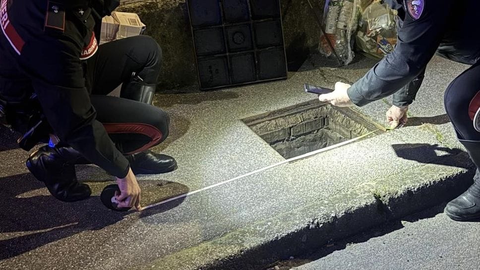 I rilievi eseguiti dai carabinieri sul luogo dell’incidente a Cornegliano Laudense