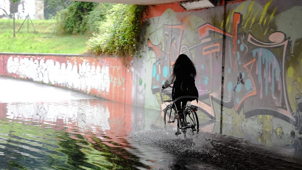 Il sottopasso allagato in un giorno di pioggia di giugno