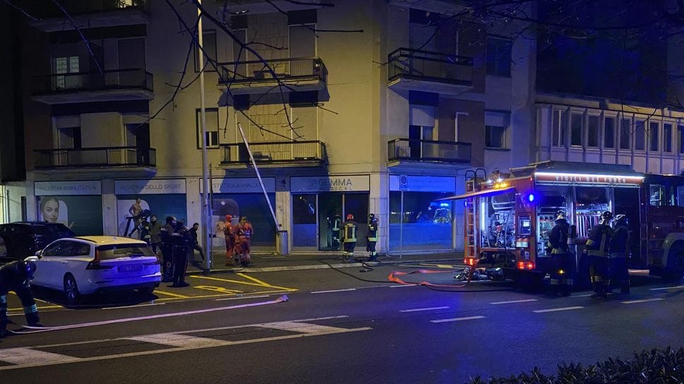 Vigili del fuoco al lavoro in viale Vignati (Dovera)