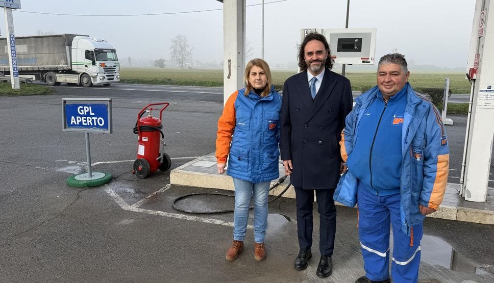 I gestori dell’impianto con il sindaco Guala (Martino)