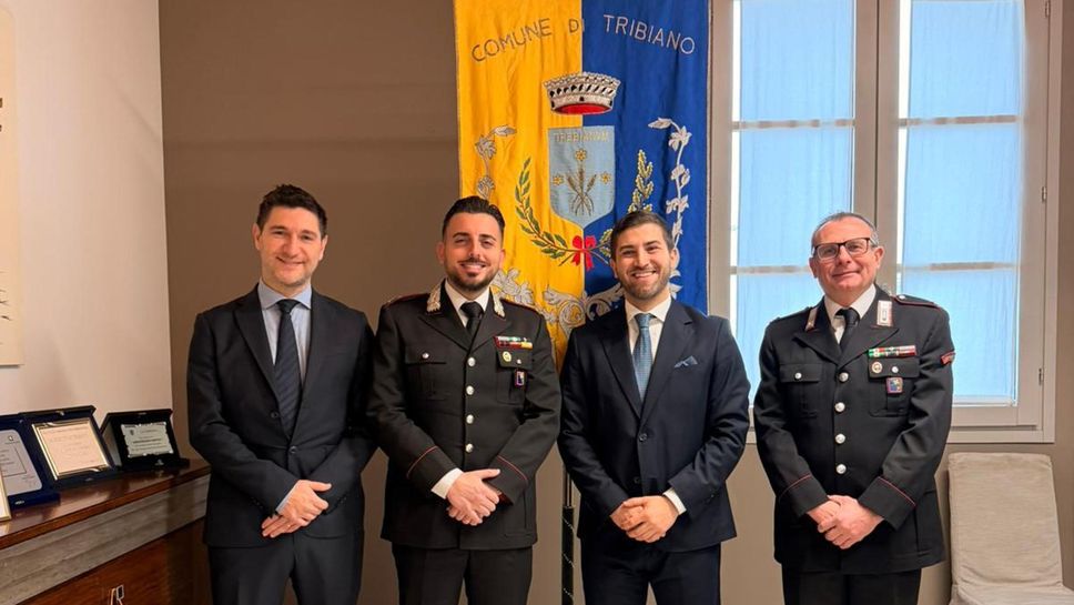 Da sinistra il maggiore Piergiorgio Marchione, il maggiore Paolo Zupi, il sindaco Roberto Gabriele, il maresciallo capo Roberto Manucci