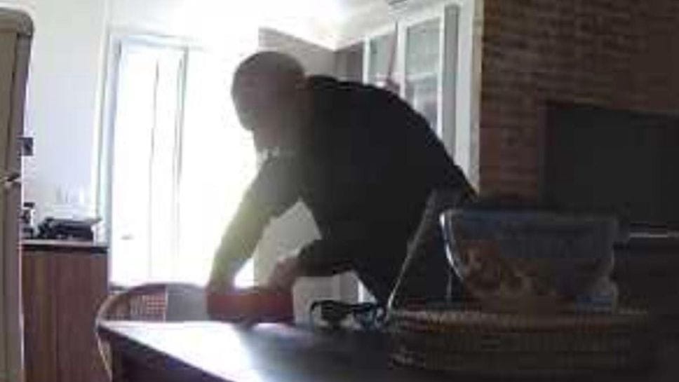 Un ladro in una casa