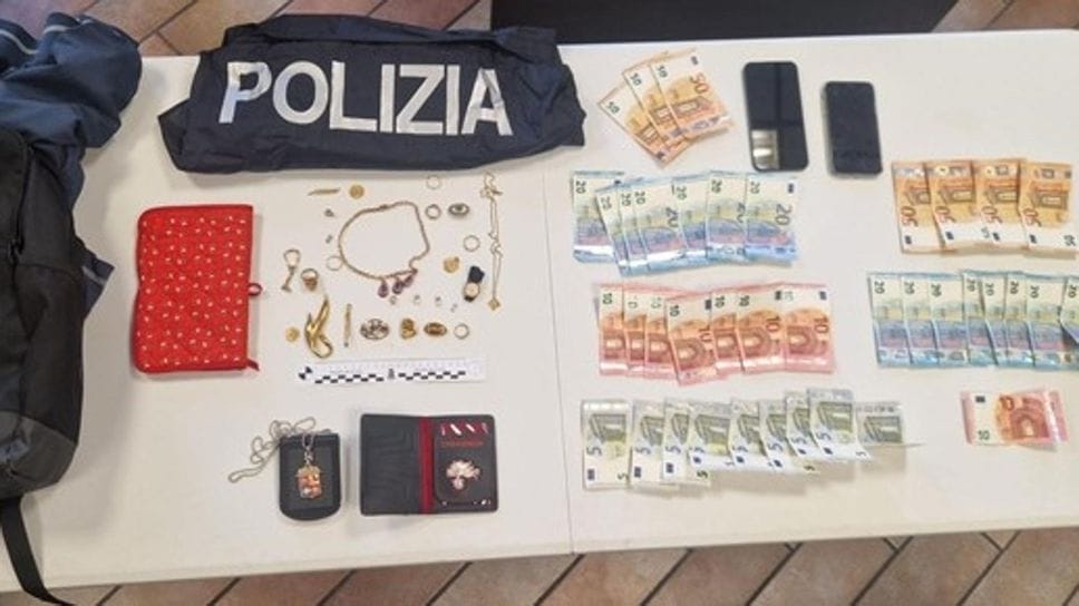 Refurtiva, denaro e falsi strumenti di riconoscimento sequestrati dalla Questura di Lodi