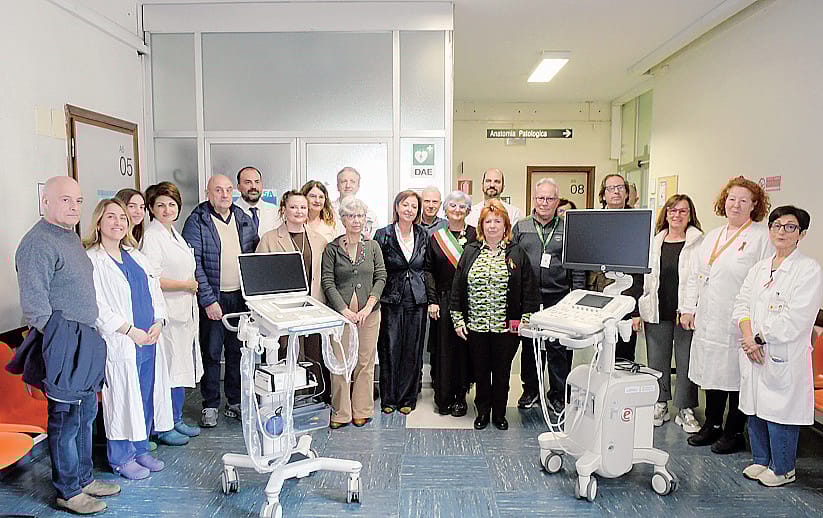 La cerimonia di consegna degli ecografi (Canali)