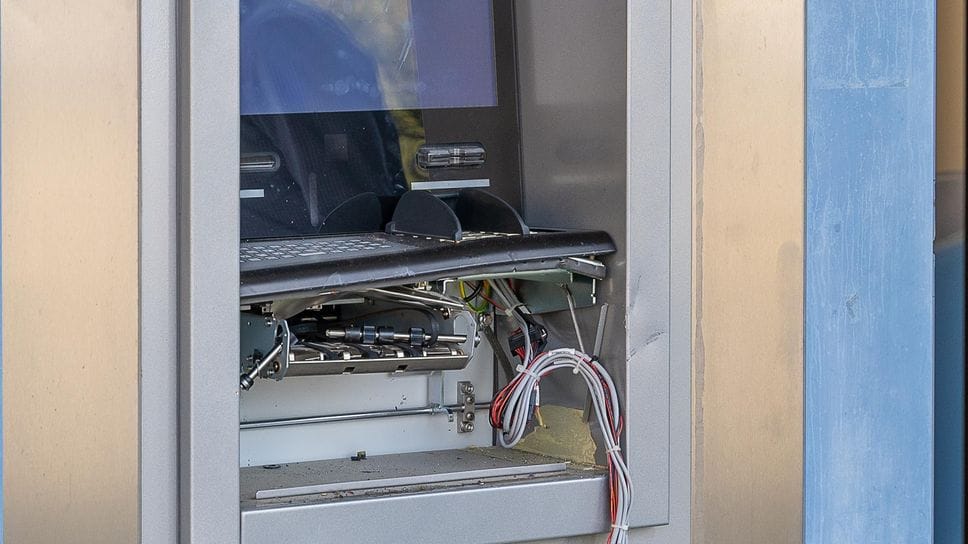 Un tentativo di furto al bancomat (foto di repertorio)