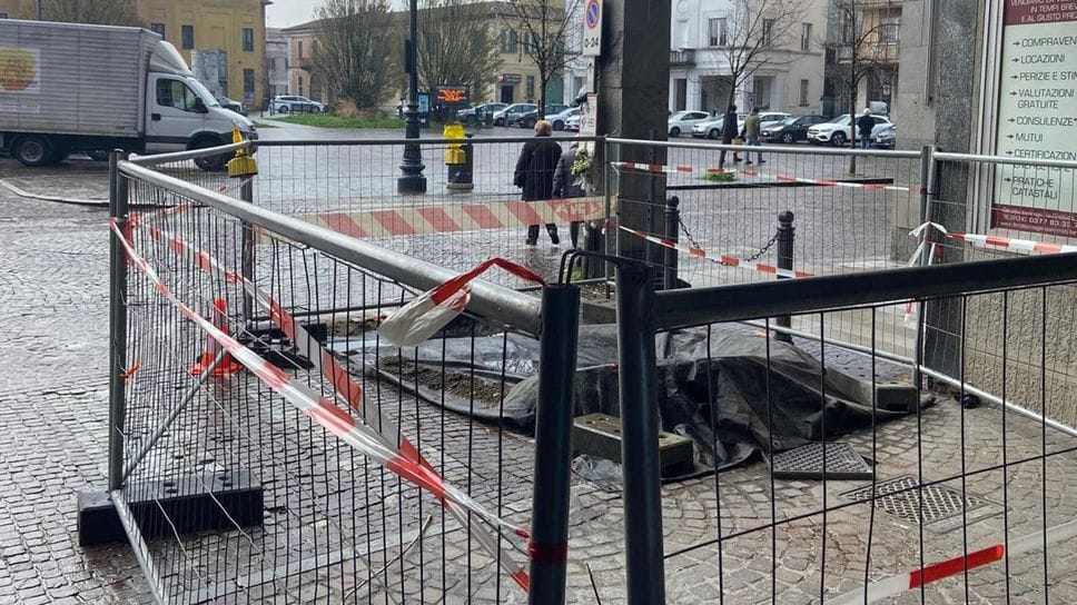 Gli scavi della ditta appaltatrice Azeta in via Fermi (Gozzini)
