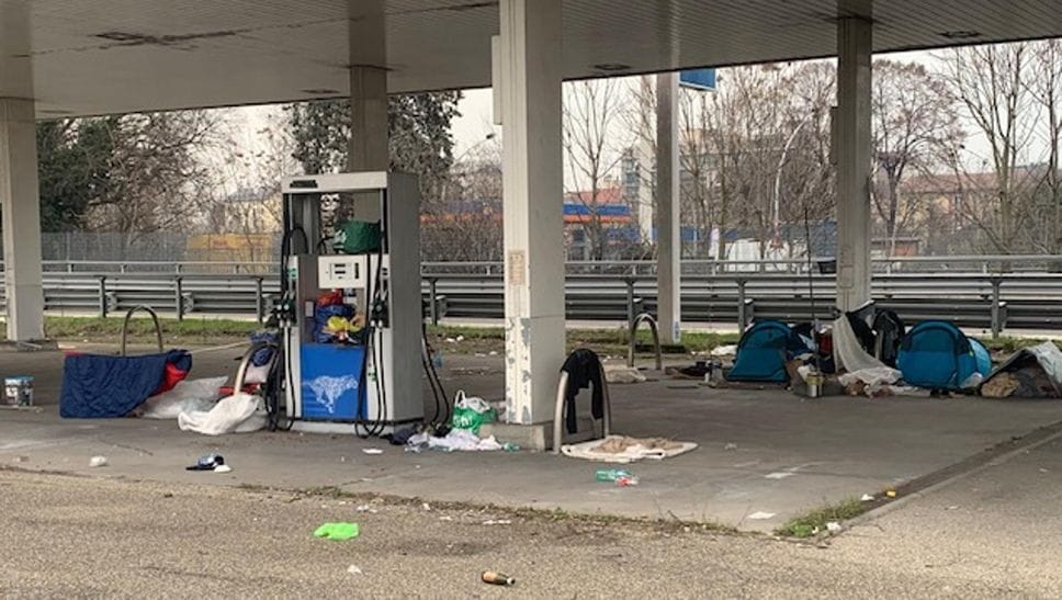 Quello che resta del distributore Esso (Cuti)