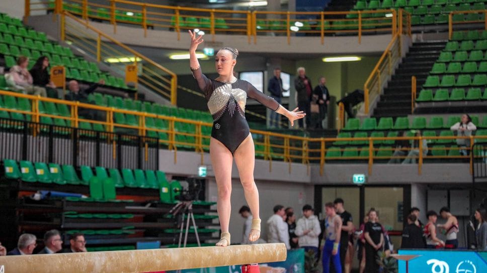 Tisha Volleman nell’esercizio alla trave nella prima tappa a Modena